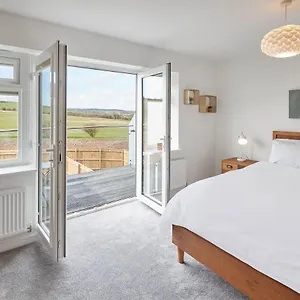 Host & - Highfield House Whitby